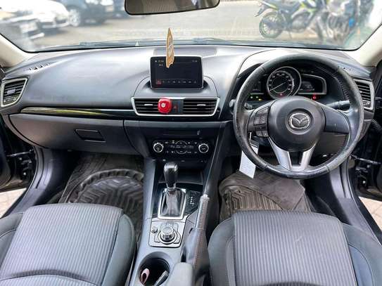 Mazda Axela image 6