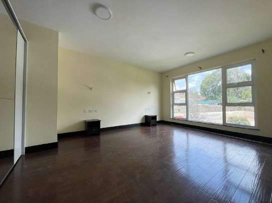 3 Bed Apartment with En Suite in General Mathenge image 8