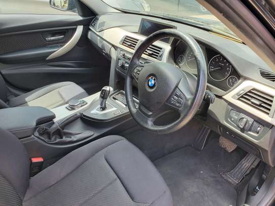 BMW 320i image 11