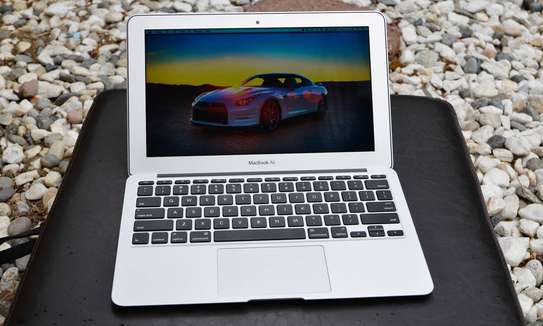 MacBook Air 2013 Core i5 4 GB RAM  128 GB SSD image 2