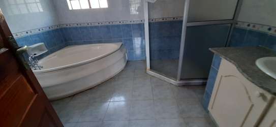 4 Bed Townhouse with En Suite in Westlands Area image 4