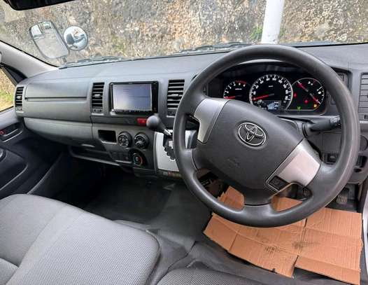 TOYOTA HIACE image 7