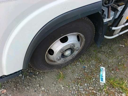 Isuzu Elf NPR85 freezer image 4