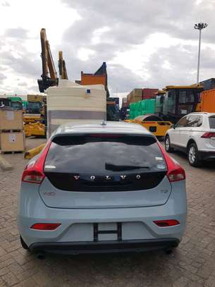 Volvo V40 T3 image 2