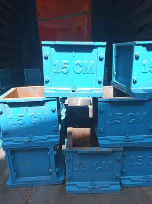 Cast iron Concrete Cube Moulds image 3