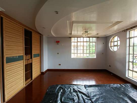5 Bed House with En Suite in Lavington image 10
