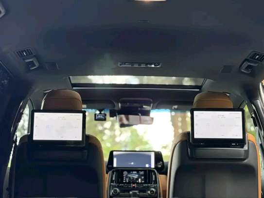 2023 Lexus LX600 image 7