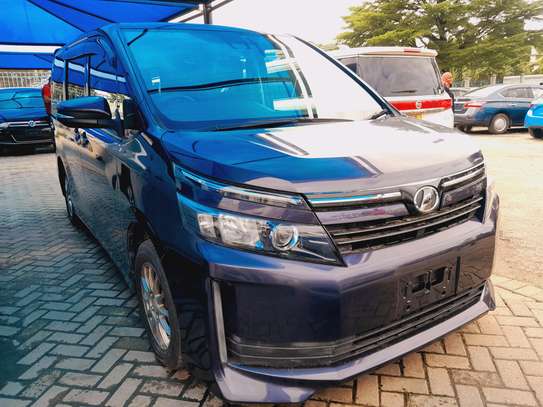 Toyota Voxy 2016 2wd 8seater image 1