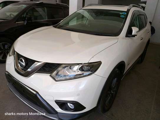 NISSAN X-TRAIL HYBRID WITH SUNROOF image 6