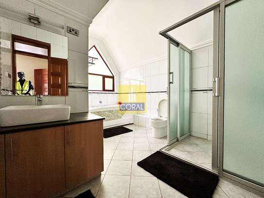 4 Bed Villa with Swimming Pool in Limuru image 8