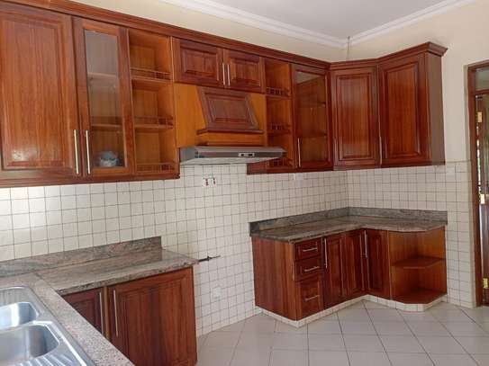 4 Bed House with En Suite in Westlands Area image 18