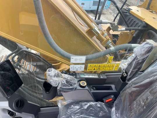 M5 - Caterpillar 330 GC image 3