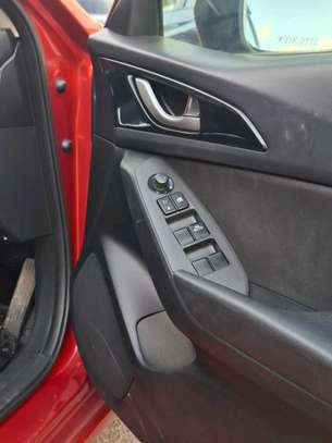 MAZDA AXELA image 9