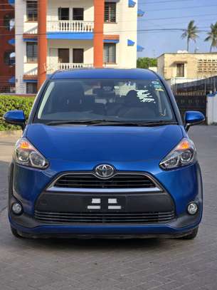 Sienta non hybrid blue image 3