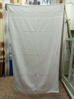 WHITE PRESTIGE  LARGE TOWELS image 1
