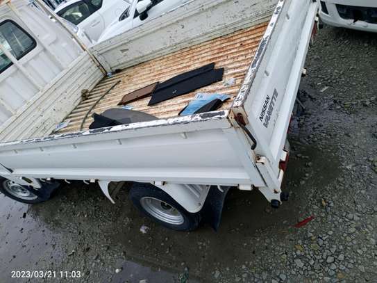 Nissan vannet truck image 1