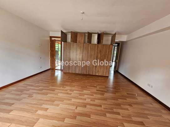 4 Bed Townhouse with En Suite in Riverside image 6
