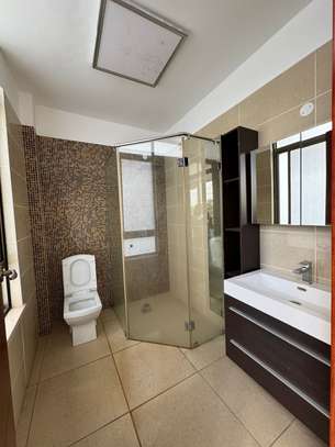 3 Bed Apartment with En Suite in Parklands image 7