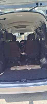 Toyota Noah Hybrid Silver 2018 image 7