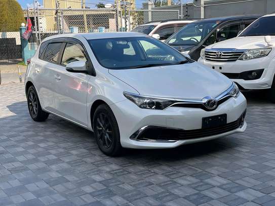 Toyota auris new shape new number image 1