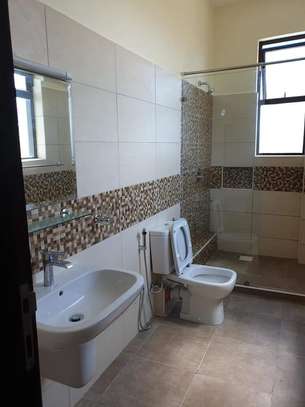 Serviced 4 Bed Apartment with En Suite in Nyali Area image 9