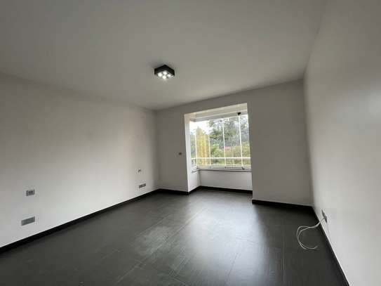3 Bed Apartment with En Suite in Riverside image 9