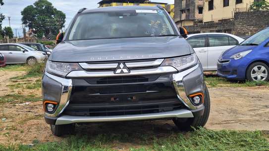 Mitsubishi  outlander image 10