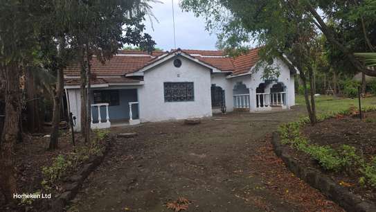 6 Bed House at Gataka image 1
