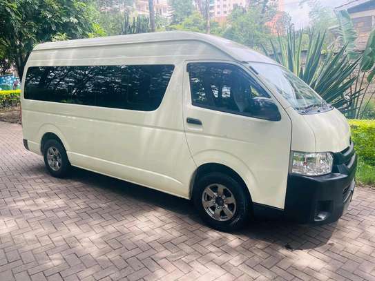 Toyota Hiace Cargo Van White 4-Door Reliable image 7