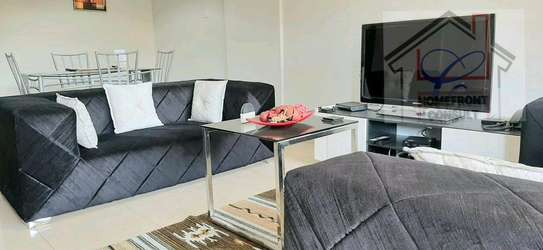 Lavishly furnished 2bedroomed apartment image 11