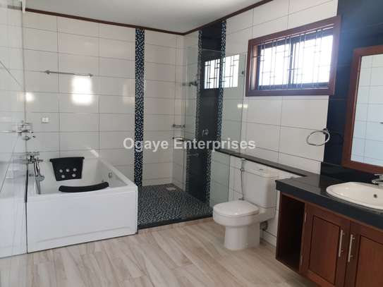 4 Bed Townhouse with En Suite at Nyali image 4