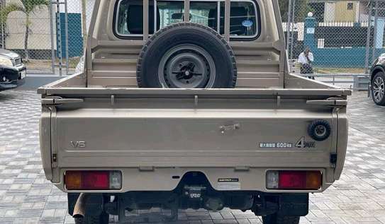 TOYOTA LAND CRUISER DOUBLE CAB image 3