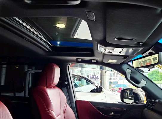 Lexus LX600 Grey 2024 image 7