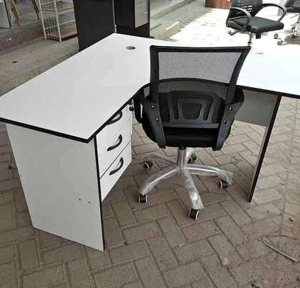 Executive corner desk with a chair image 4