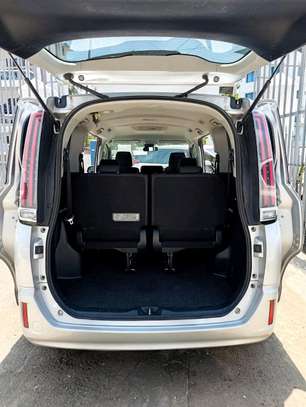 Toyota Noah 8seater image 6