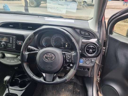 Toyota Vitz hybrid grey 2018 2wd image 5