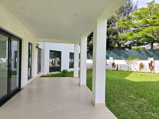 5 Bed House with En Suite in Runda image 4