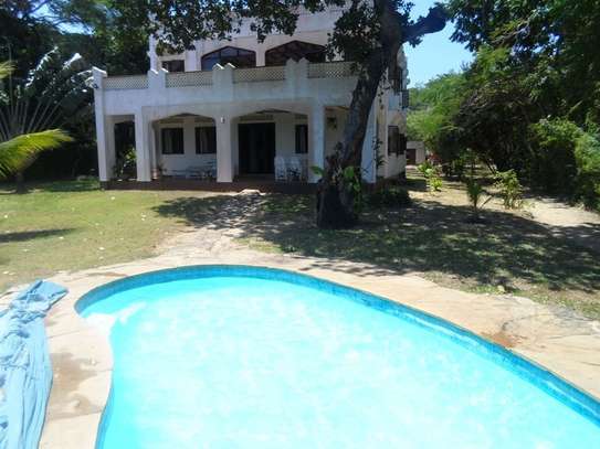 4 Bed House with Swimming Pool in Mtwapa image 11