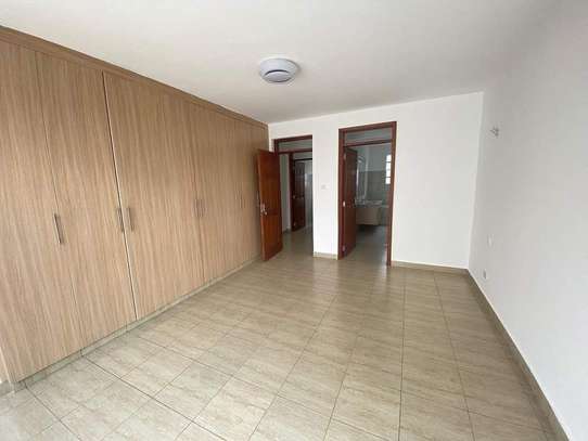 3 Bed Apartment with En Suite in Lavington image 6
