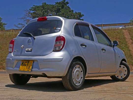 I am selling this Nissan March image 1