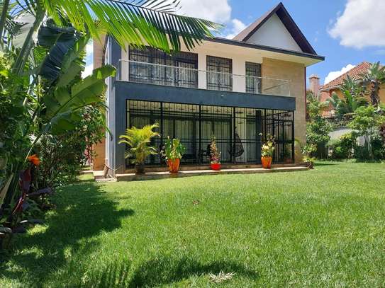 5 Bed Townhouse with En Suite in Ridgeways image 1