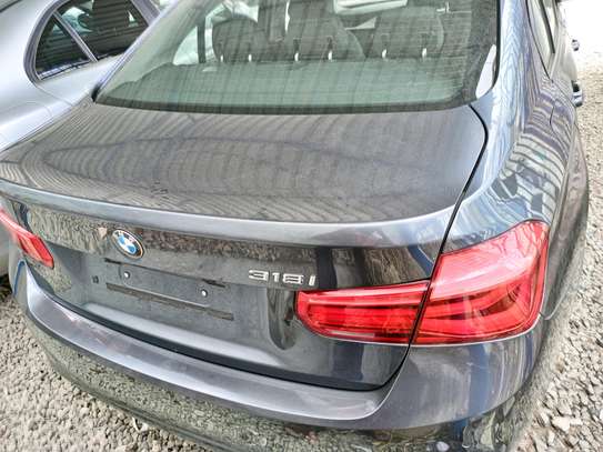BMW 318i image 9