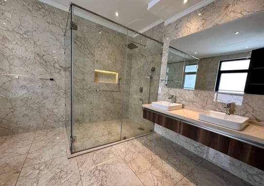 4 Bed House with En Suite in Spring Valley image 40