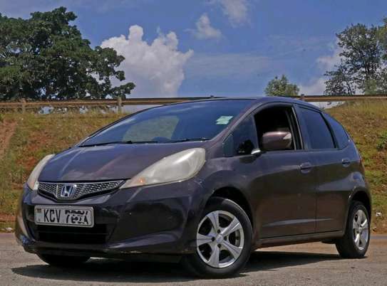 I am selling this honda fit image 6