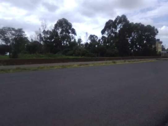 1.9 acres for sale touching nairobi nyeri highway. image 3