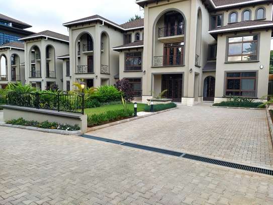 5 Bed House with En Suite at Lavington image 1