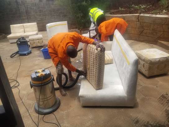 PROFESSIONAL SOFA SET/UPHOLSTERY & CARPETS CLEANING SERVICES IN PARKLANDS image 2