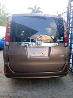 Toyota Noah Hybrid Brown 7 seater 2017 image 8