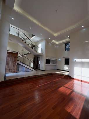 5 Bed Townhouse with En Suite in Lavington image 7