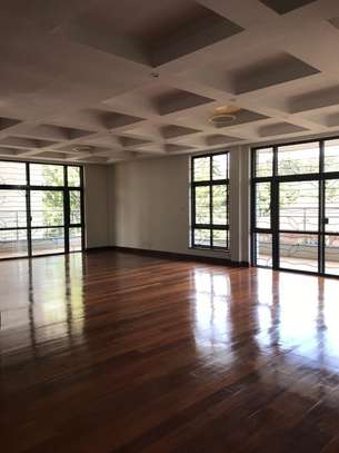 4 Bed Apartment with En Suite in Westlands Area image 1